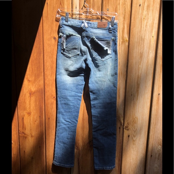 Yaso Jeans| Jeans w/ Sequin Details - Picture 3 of 4